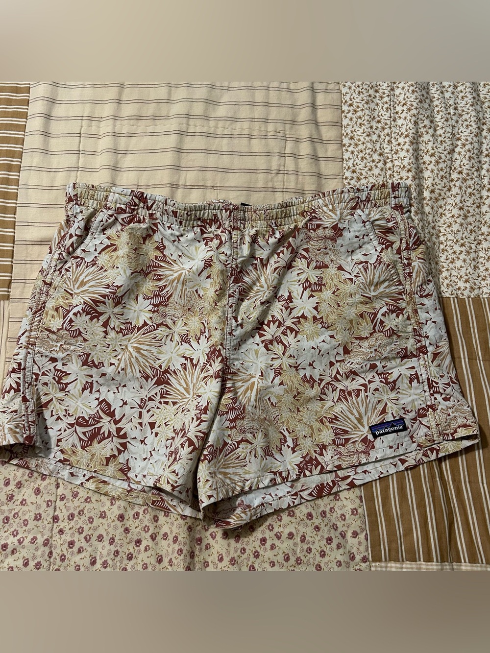 Women’s Patagonia baggie shorts floral roseship size XL